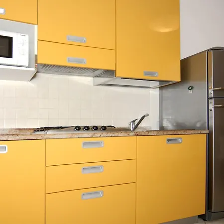 Discover Tranquility In Our Cozy Flat דירה ביביונה