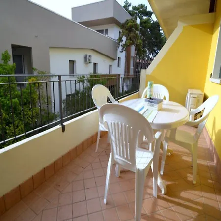 Discover Tranquility In Our Cozy Flat ביביונה