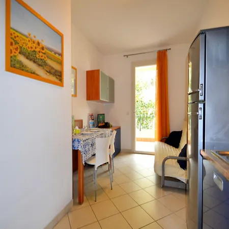Discover Tranquility In Our Cozy Flat דירה ביביונה